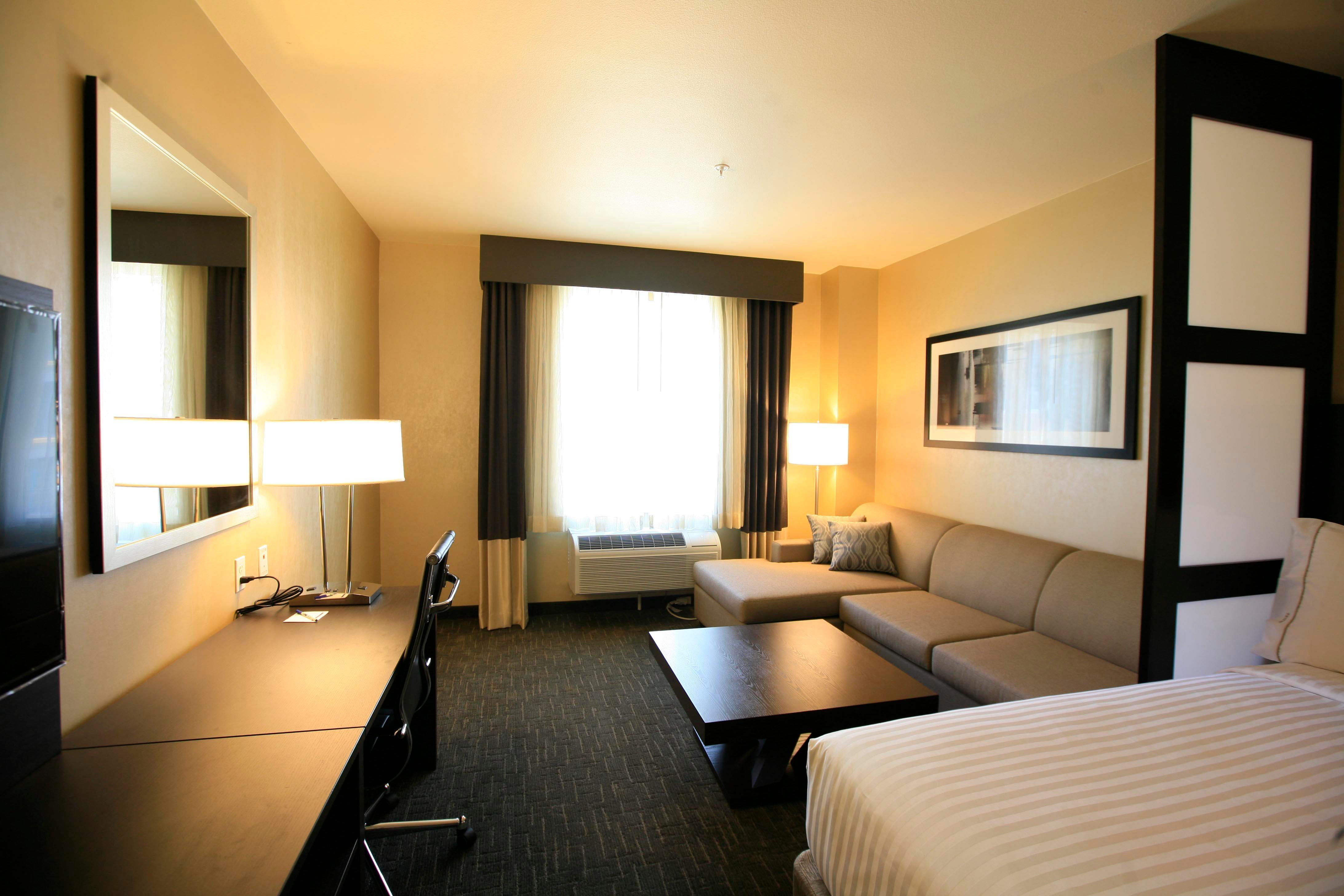 Express & Area By Ihg Hotel 3*