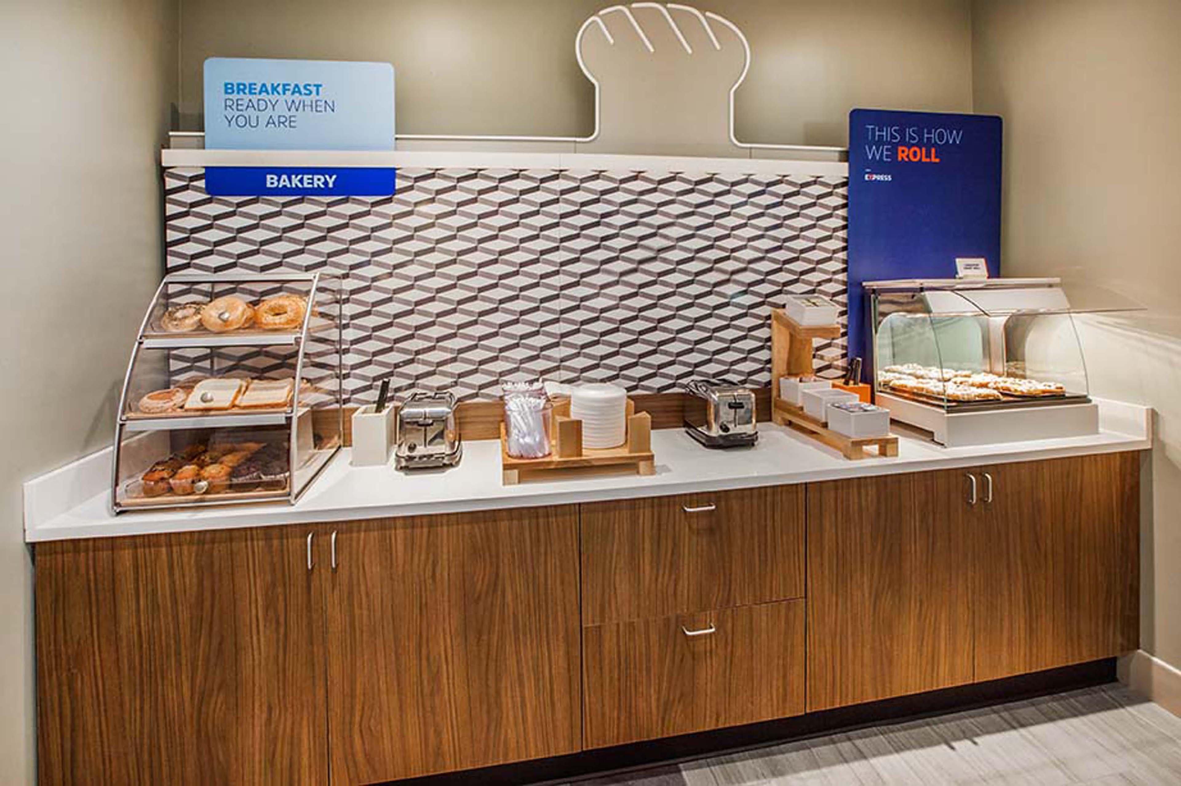 Express & Area By Ihg Anaheim