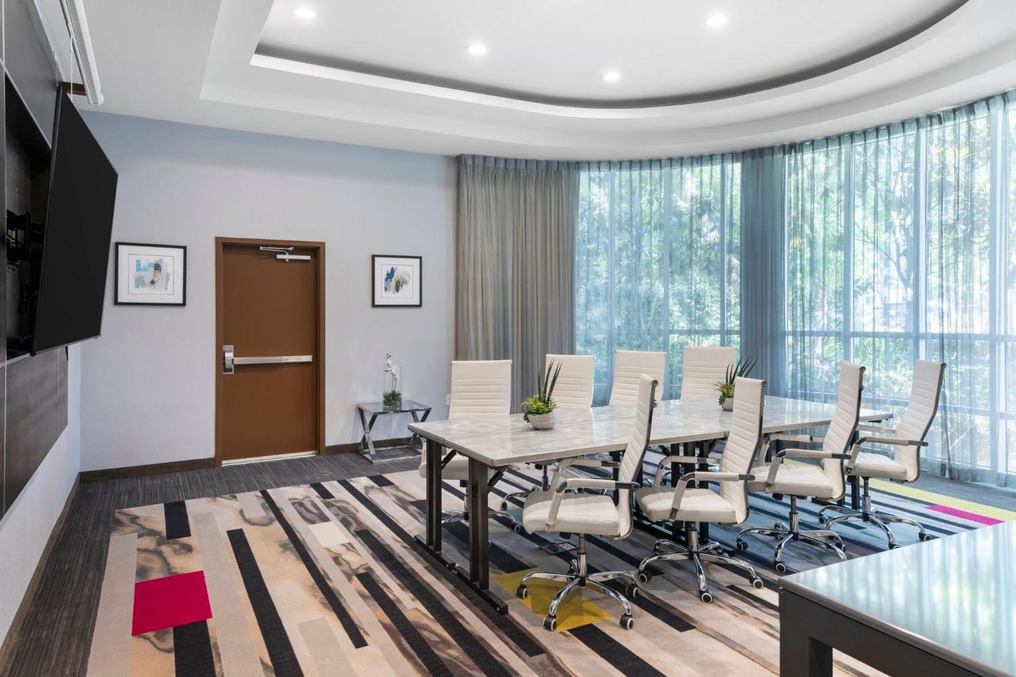 Express & Area By Ihg